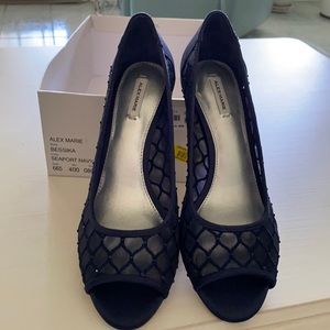 Navy dressy heels, Alex Marie brand, Size 8-M. Never worn.